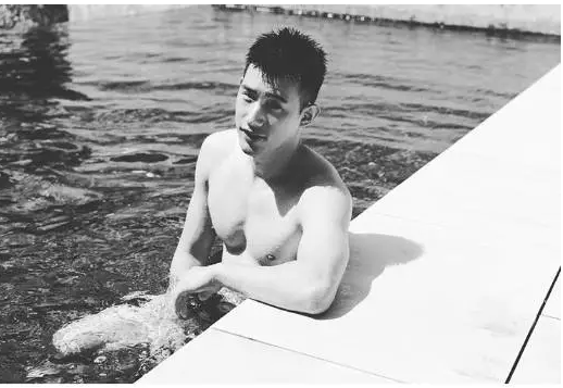 过气好男儿被扒是gay，成名前是会所鸭？ - 51虹马