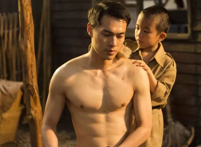 杨祐宁上演极致诱惑，看过他的gay片吗？网友秒变盯裆喵 - 51虹马