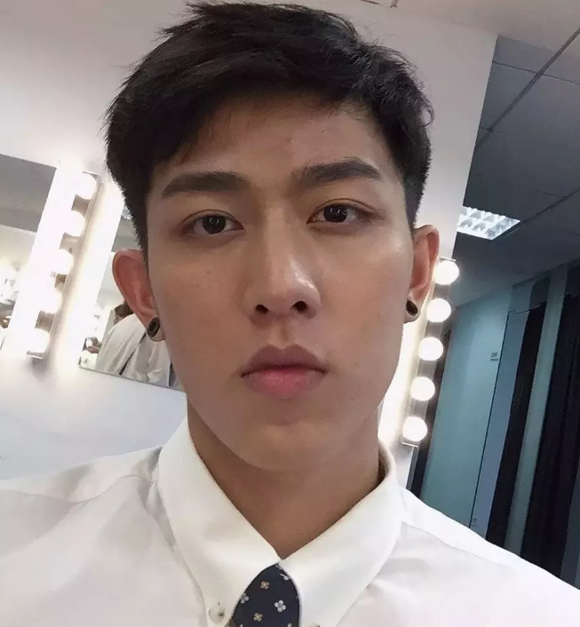 帅哥∣长得好看又会穿衣服的长腿小鲜肉，看一眼就会被吸引！ - 51虹马