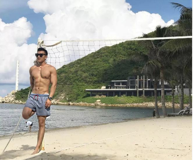 看点∣又一枚筋肉爆棚的鲜肉男模，劲道十足的肌肉身材让人羡慕嫉妒恨！ - 51虹马