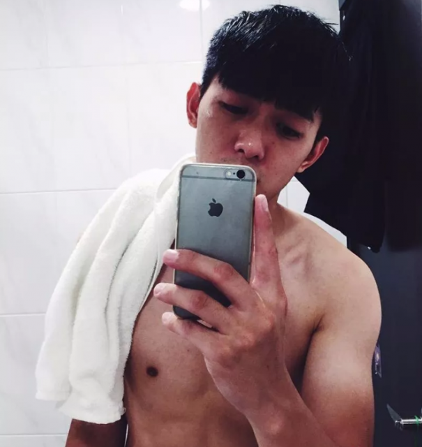 看点∣元气小奶狗穿运动短裤秀小腹肌，网友们又要换蜜汁男友了 - 51虹马