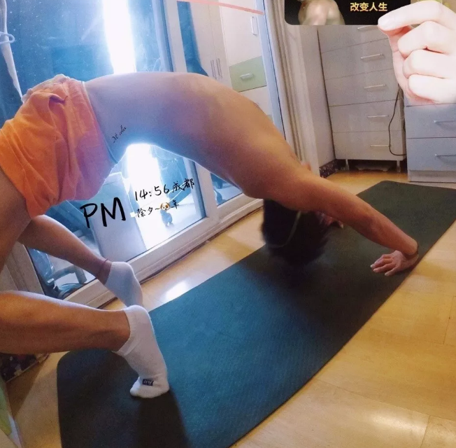 看点∣颜值小鲜肉运动型Boy，解锁你想不到的姿势！ - 51虹马