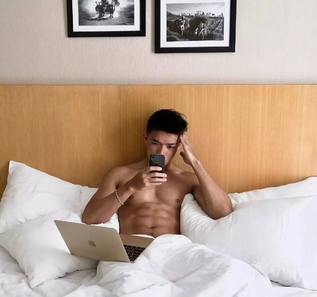 奔跑的荷尔蒙！极品筋Rou腹肌小哥，爱脱爱秀自拍照实力撩！ - 51虹马