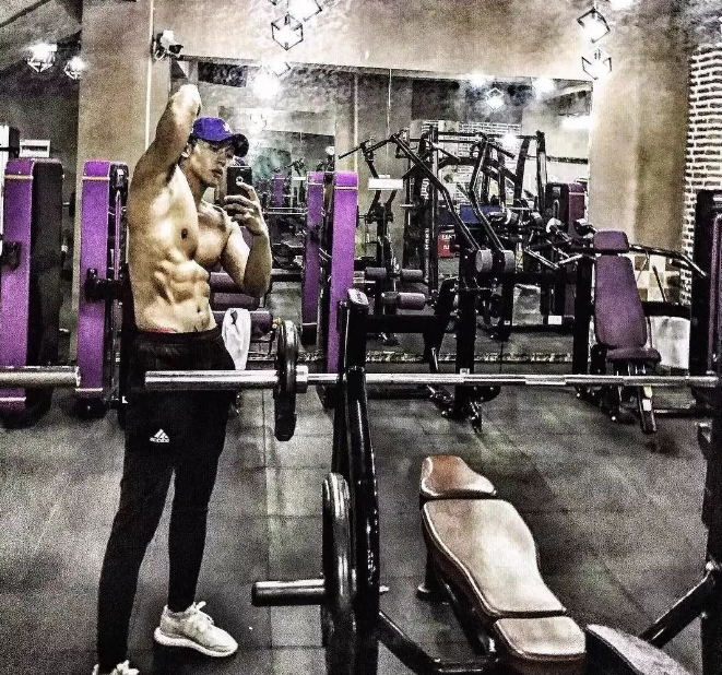 看点∣189.C.M.筋Rou男神颜高腿长还会抖！体育生吸睛的不止有身材…… - 51虹马