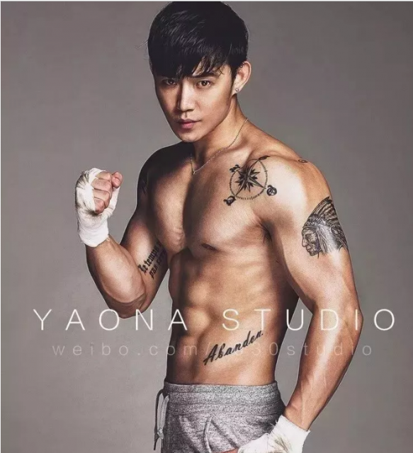 看点∣肌肉男模兼职健身私教，颜好料足还有腹肌加成 - 51虹马