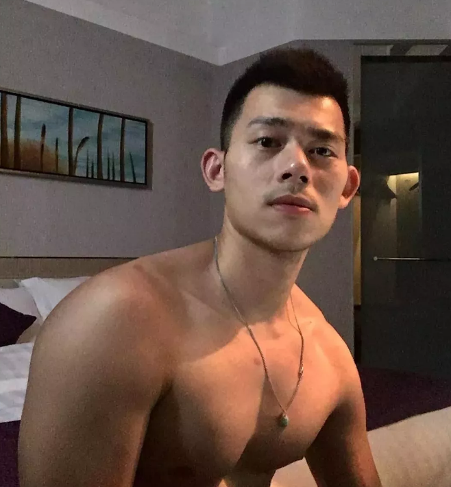 看点∣寸头大胸肌,曾经的直男肌肉体育生成网红,这股男人味让网友沸腾了! - 51虹马 看点∣寸头大胸肌,曾经的直男肌肉体育生成网红,这股男人味让网友沸腾了! - 51虹马