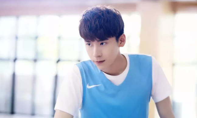 帅哥∣八块腹肌完美侧颜的全能小王子，与你相遇不可抗力！－－王博文 - 51虹马