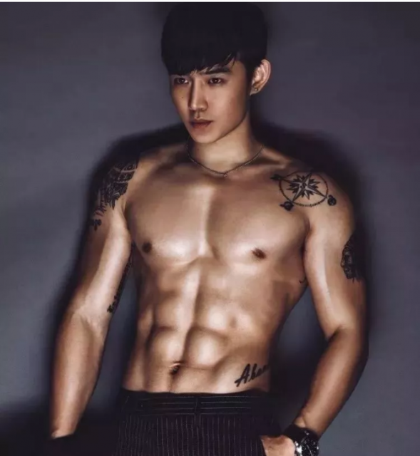 看点∣肌肉男模兼职健身私教，颜好料足还有腹肌加成 - 51虹马