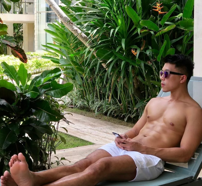 奔跑的荷尔蒙！极品筋Rou腹肌小哥，爱脱爱秀自拍照实力撩！ - 51虹马