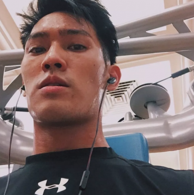 赵雅芝小儿子露壮硕肌肉火了，精彩旧照被扒 - 51虹马