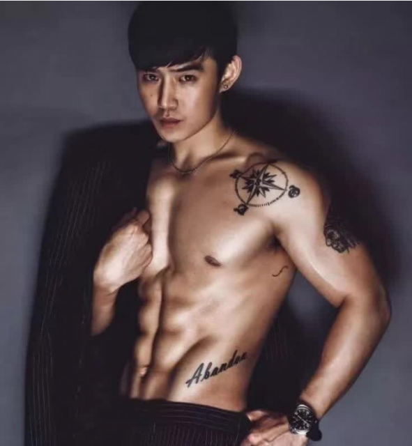 看点∣肌肉男模兼职健身私教，颜好料足还有腹肌加成 - 51虹马