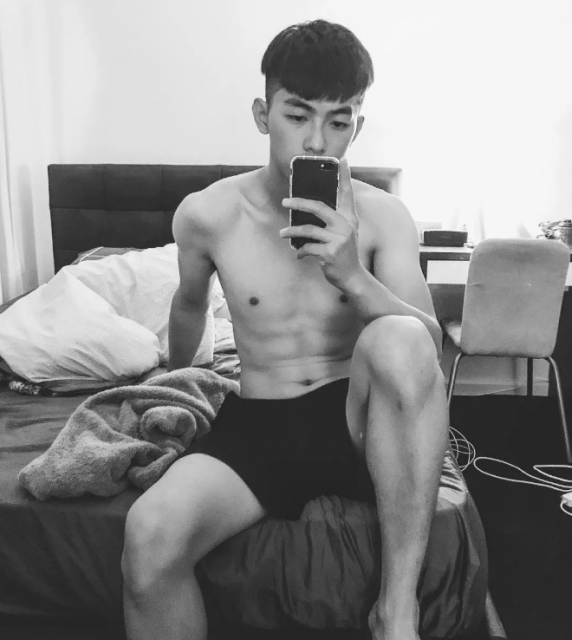 看点∣元气小奶狗穿运动短裤秀小腹肌，网友们又要换蜜汁男友了 - 51虹马