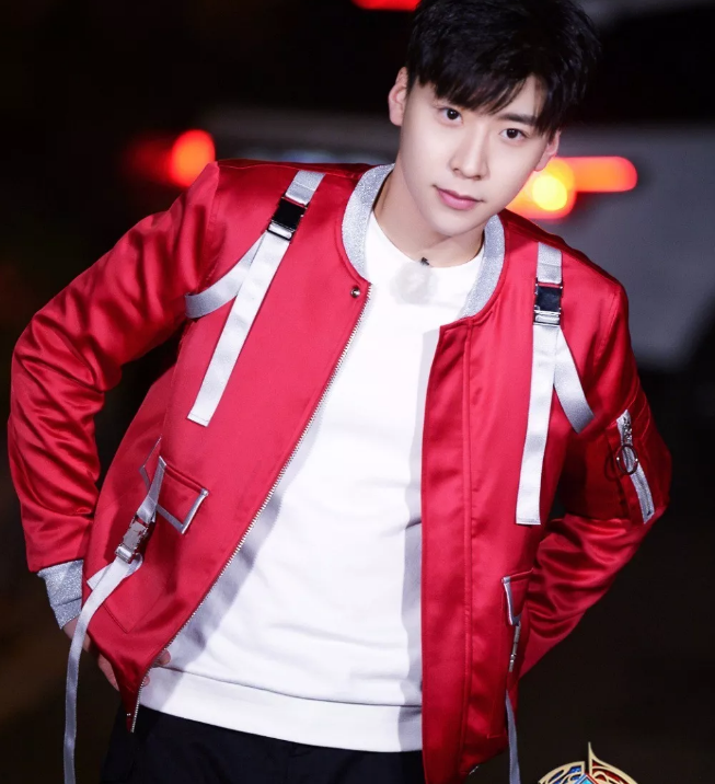 帅哥∣八块腹肌完美侧颜的全能小王子，与你相遇不可抗力！－－王博文 - 51虹马