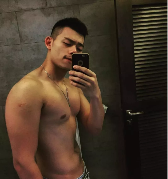 看点∣寸头大胸肌，曾经的直男肌肉体育生成网红，这股男人味让网友沸腾了！ - 51虹马