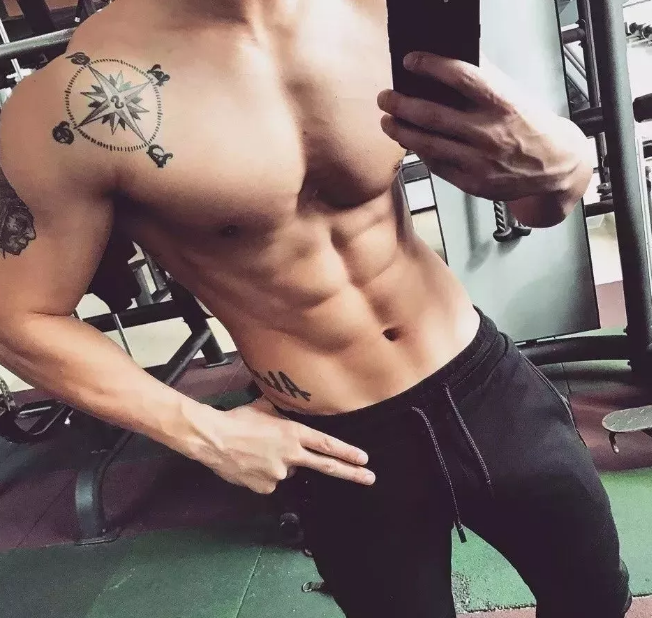 看点∣肌肉男模兼职健身私教，颜好料足还有腹肌加成 - 51虹马