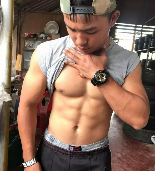 比9亿更引人注目的，是他的胸！ - 51虹马