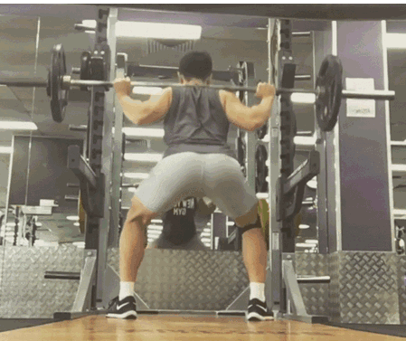 前凸后翘的粗壮运动男沙发熟睡遭抓拍 - 51虹马