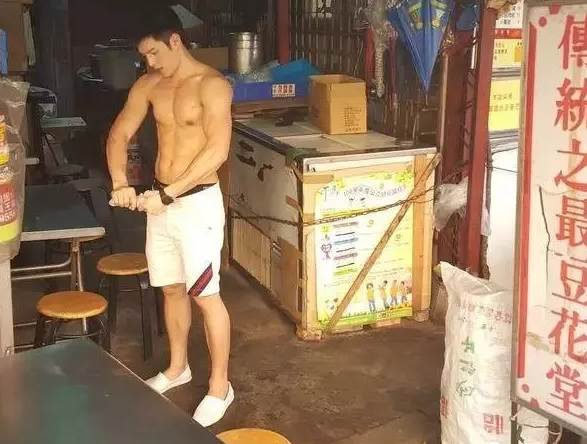 42寸胸肌豆花鲜肉加入男团晒肌，原来他还有这么多羞羞帅照！！ - 51虹马