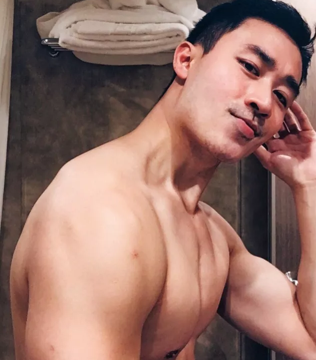 新加坡空少“藏雷”尺寸惊人,围观各种大尺度私照! - 51虹马 新加坡空少“藏雷”尺寸惊人,围观各种大尺度私照! - 51虹马