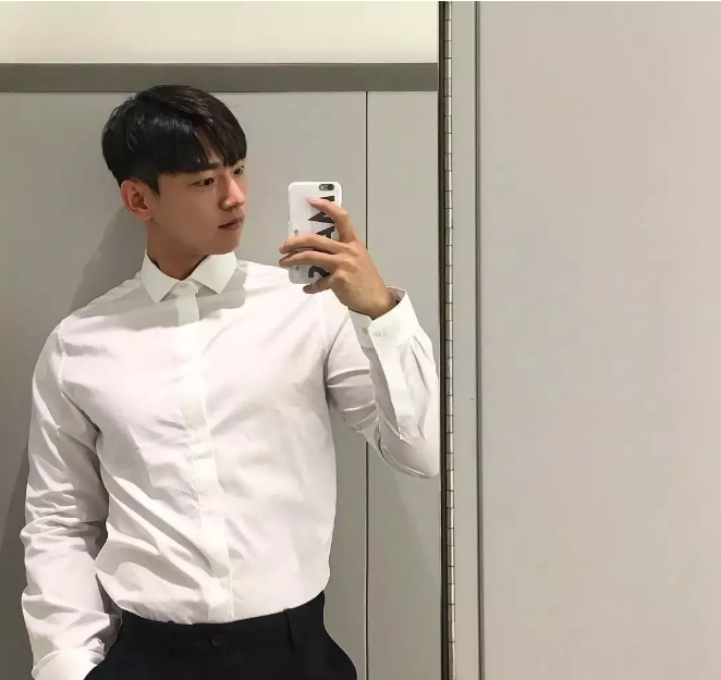 看点∣运动天菜大长腿大.鼻.子，肌肉身材少年感十足！被这枚行走的荷尔蒙扳弯…… - 51虹马