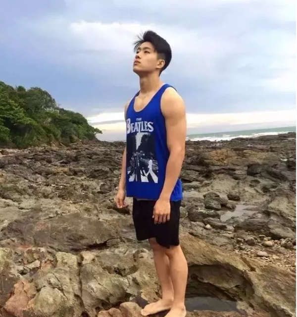 来自马来西亚的大D猛男，身材好到令人发狂！ - 51虹马