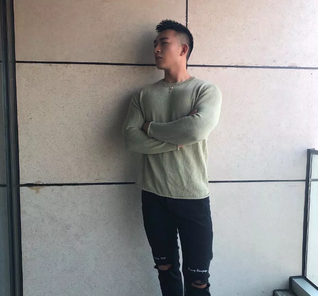 看点∣又一枚筋肉爆棚的鲜肉男模，劲道十足的肌肉身材让人羡慕嫉妒恨！ - 51虹马