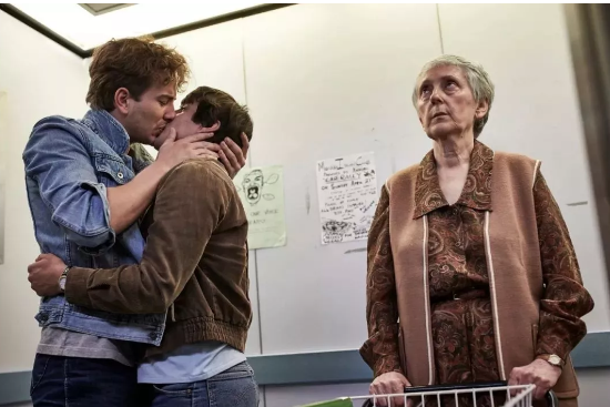 欧美同性电影《抱紧他》很甜，很现实，很帅，很伤感 - 51虹马