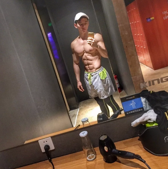 看点∣小S抓住不放的高颜值筋肉健身私教!帅了这么多年的名媛天菜! - 51虹马 看点∣小S抓住不放的高颜值筋肉健身私教!帅了这么多年的名媛天菜! - 51虹马