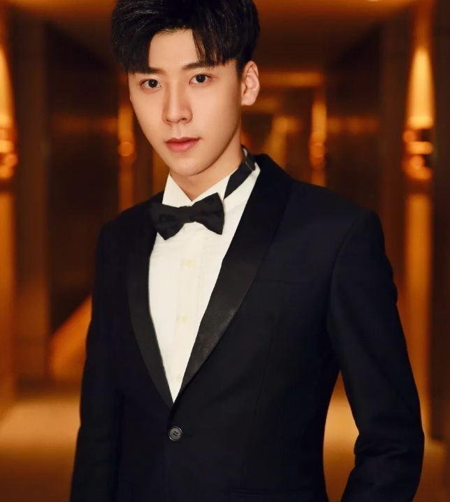 帅哥∣八块腹肌完美侧颜的全能小王子，与你相遇不可抗力！－－王博文 - 51虹马