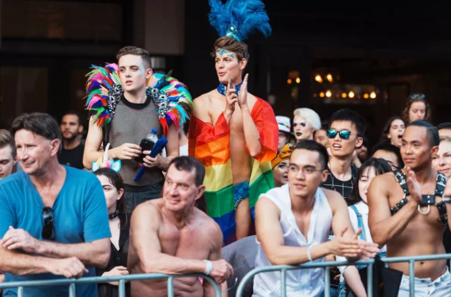 知名gay男优去世，苹果广告聚焦同志婚礼，腐国男人的丁丁越来越长了… - 51虹马