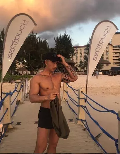 谢梓秋的吃瓜小狼狗又出新写真，网友惊呼看见蘑菇啦！ - 51虹马