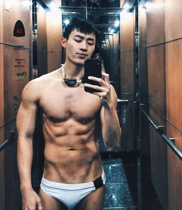 新加坡空少“藏雷”尺寸惊人，围观各种大尺度私照！ - 51虹马