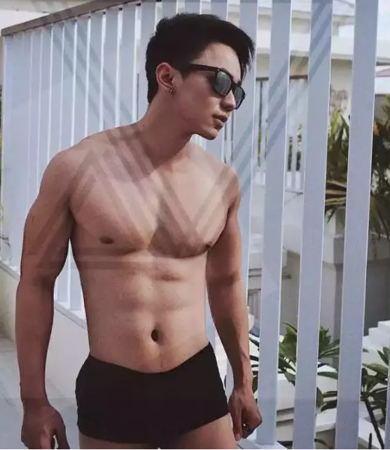 INS上的极品鲜肉，童颜胸器公狗腰想体验脸埋胸的快感！ - 51虹马