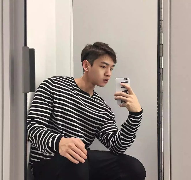 看点∣运动天菜大长腿大.鼻.子，肌肉身材少年感十足！被这枚行走的荷尔蒙扳弯…… - 51虹马