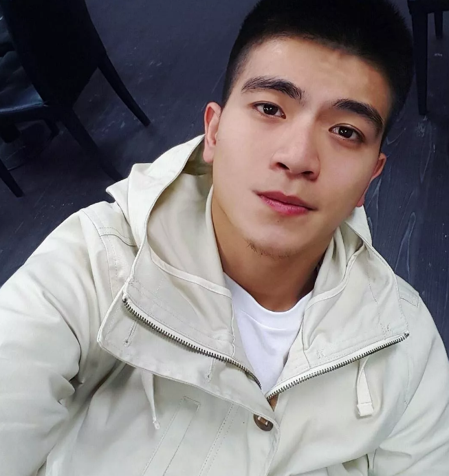 看点∣“小奶狗”的颜，“小狼犬”的身材，被八块小腹肌的小鲜肉秒杀！ - 51虹马