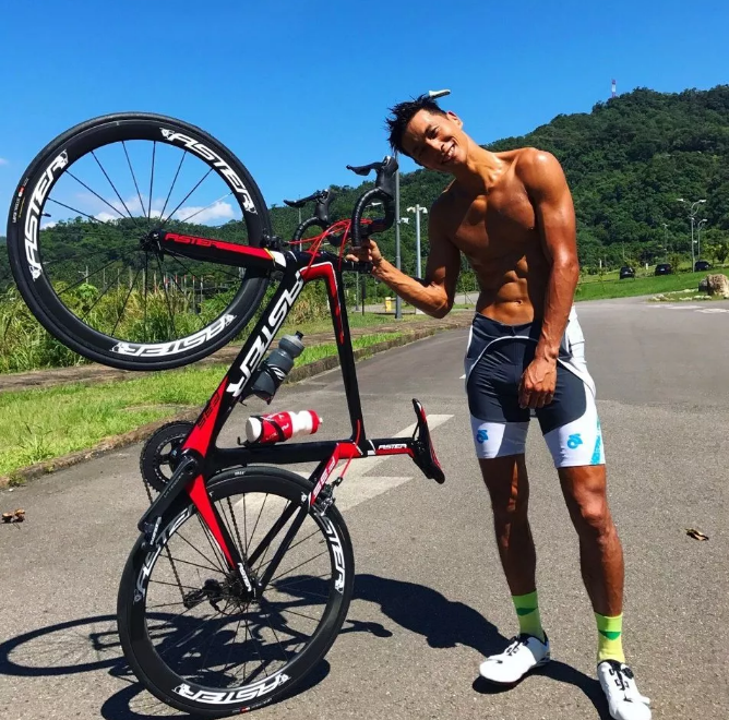 挖到一枚极品奶爸!他自爆空挡上阵演戏 - 51虹马 挖到一枚极品奶爸!他自爆空挡上阵演戏 - 51虹马