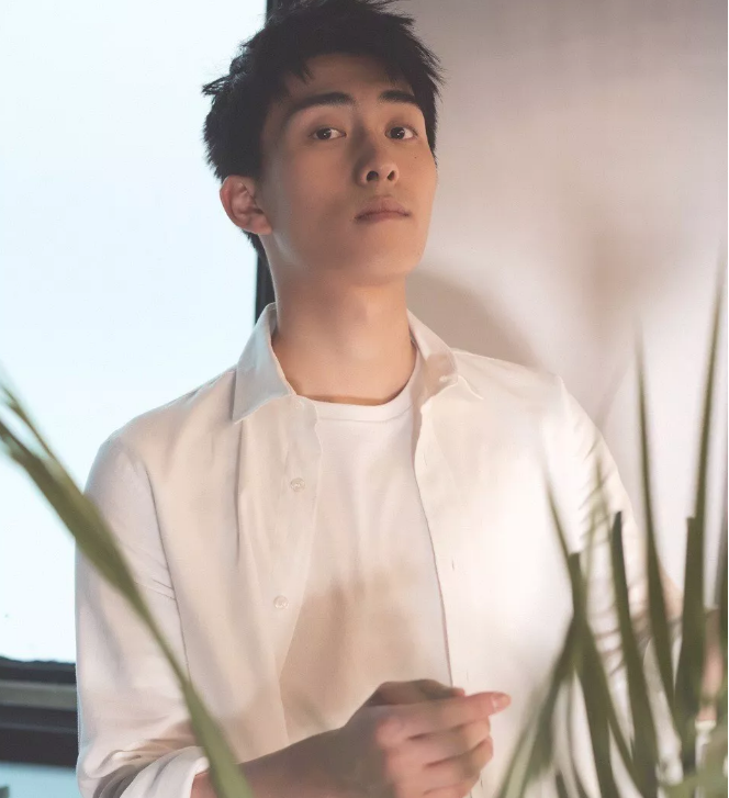 帅哥∣治愈系小王纸，介于少年和男人之间的暖如初见！－－王钰威 - 51虹马