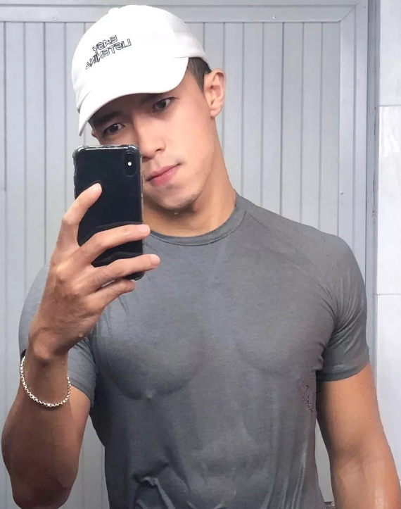 奔跑的荷尔蒙！极品筋Rou腹肌小哥，爱脱爱秀自拍照实力撩！ - 51虹马