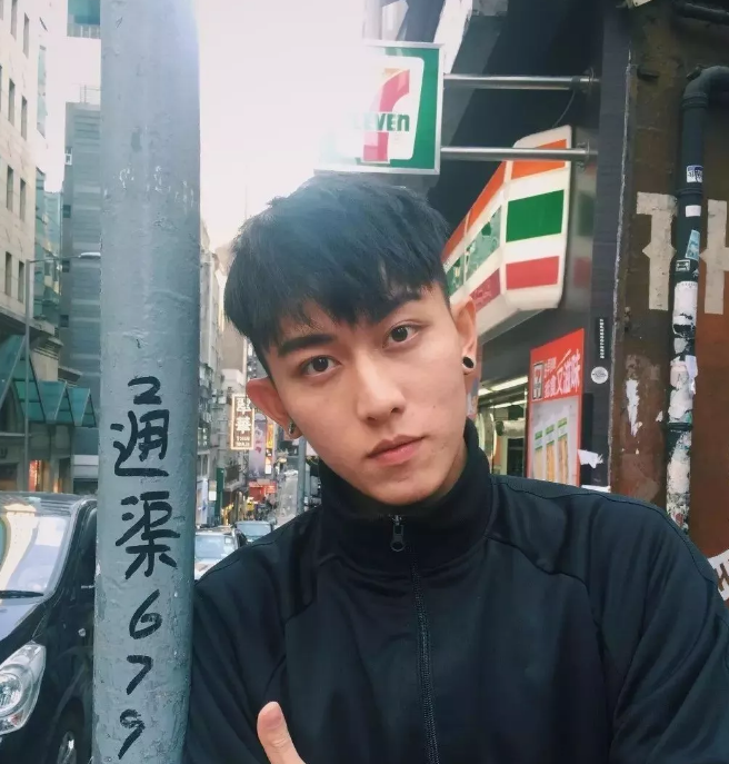 帅哥∣长得好看又会穿衣服的长腿小鲜肉,看一眼就会被吸引! - 51虹马 帅哥∣长得好看又会穿衣服的长腿小鲜肉,看一眼就会被吸引! - 51虹马