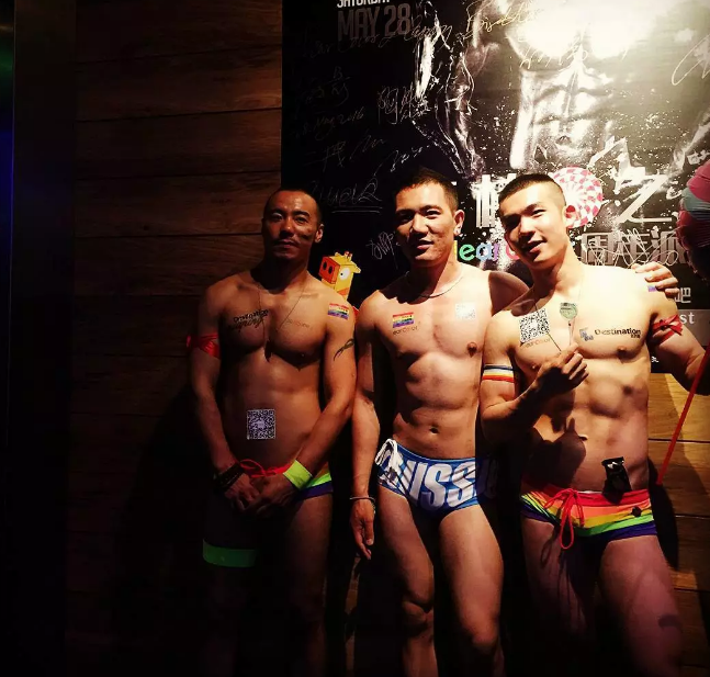 国产Gogoboy夜店表演遭“暴力”扒光 - 51虹马 国产Gogoboy夜店表演遭“暴力”扒光 - 51虹马