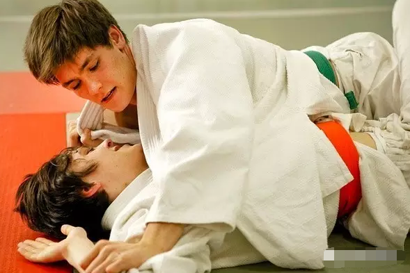 《自杀房间》男主长得太妖孽！这么美不好好搅基不是暴殄天物！ - 51虹马