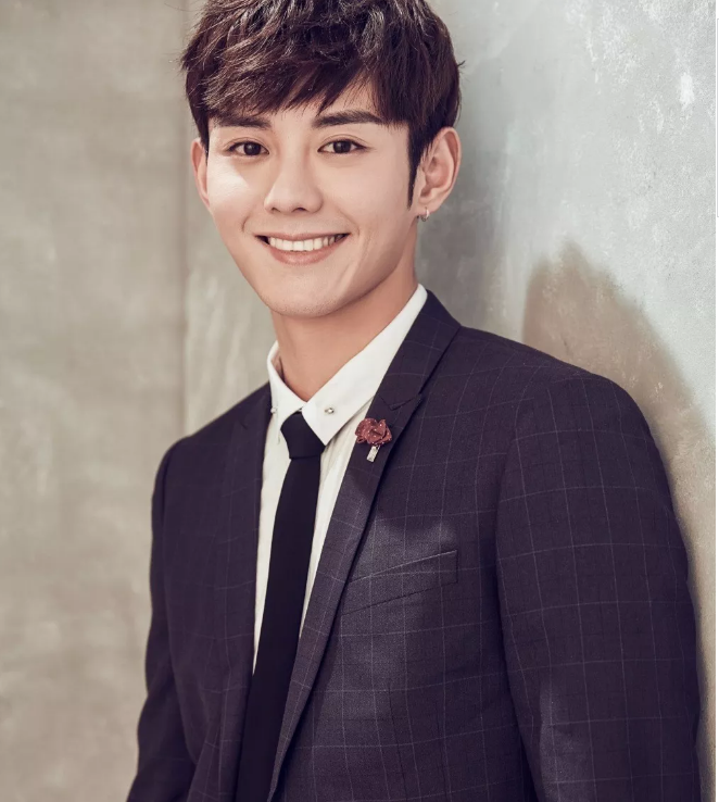 帅哥∣治愈“萌”系的视频原来是这个样子的，阳光笑颜小哥哥帅的出水！－－蓝博 - 51虹马