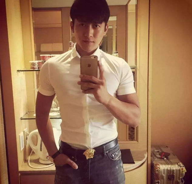 看点∣189.C.M.筋Rou男神颜高腿长还会抖!体育生吸睛的不止有身材…… - 51虹马 看点∣189.C.M.筋Rou男神颜高腿长还会抖!体育生吸睛的不止有身材…… - 51虹马