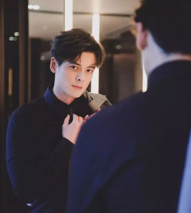 长腿冻龄男神，或许41岁还能帅成这样，也就只有他了！ - 51虹马