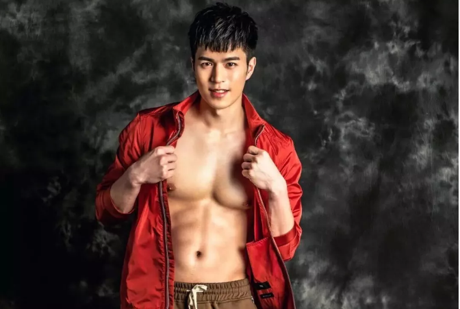 42寸胸肌豆花鲜肉加入男团晒肌，原来他还有这么多羞羞帅照！！ - 51虹马