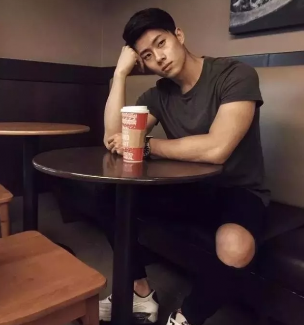 来自马来西亚的大D猛男，身材好到令人发狂！ - 51虹马