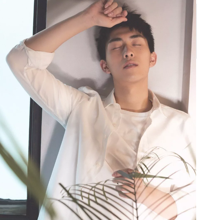 帅哥∣治愈系小王纸，介于少年和男人之间的暖如初见！－－王钰威 - 51虹马