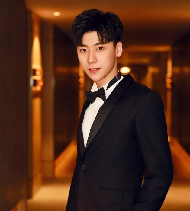 帅哥∣八块腹肌完美侧颜的全能小王子，与你相遇不可抗力！－－王博文 - 51虹马