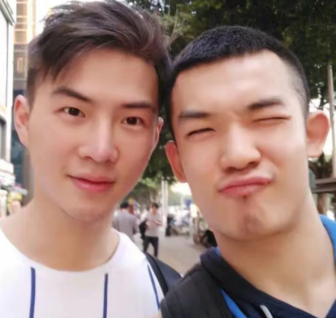 国产Gogoboy夜店表演遭“暴力”扒光 - 51虹马