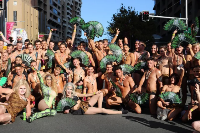 知名gay男优去世，苹果广告聚焦同志婚礼，腐国男人的丁丁越来越长了… - 51虹马